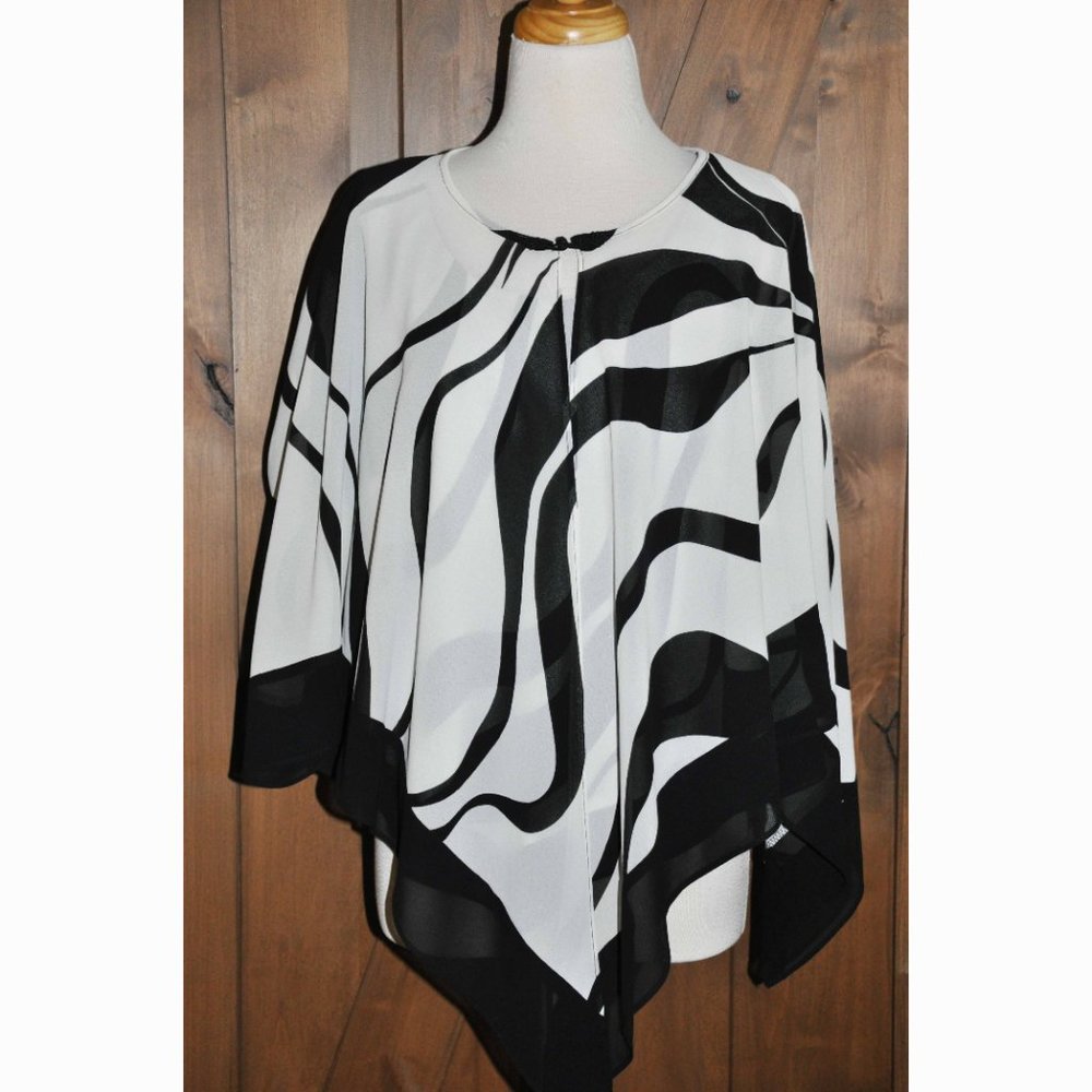 Dressbarn Woman Black & White 2 Piece Chiffon Poncho Set Size 16W